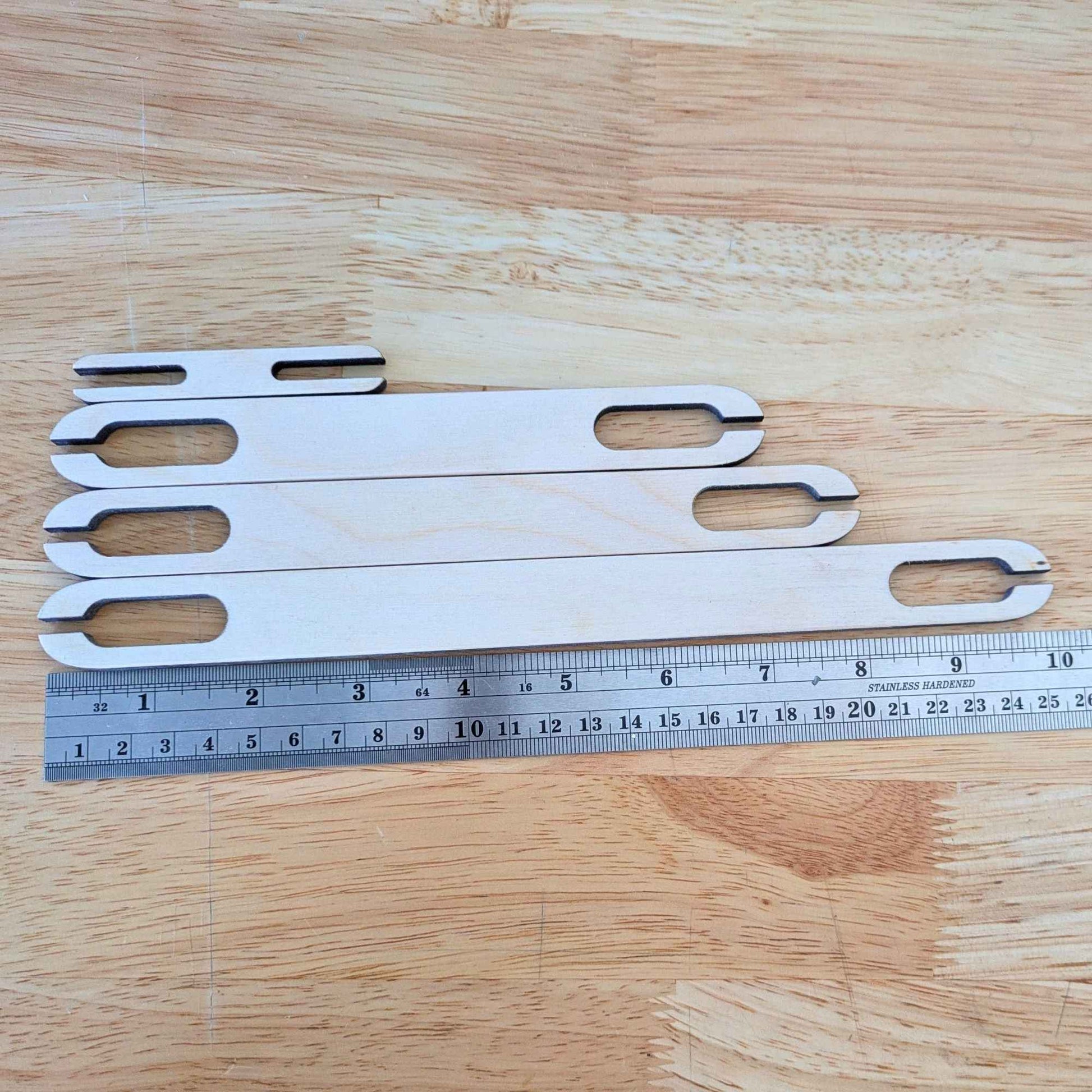 Deep Mouthed Wooden Shuttle Stick Set - 4 Weaving Shuttles