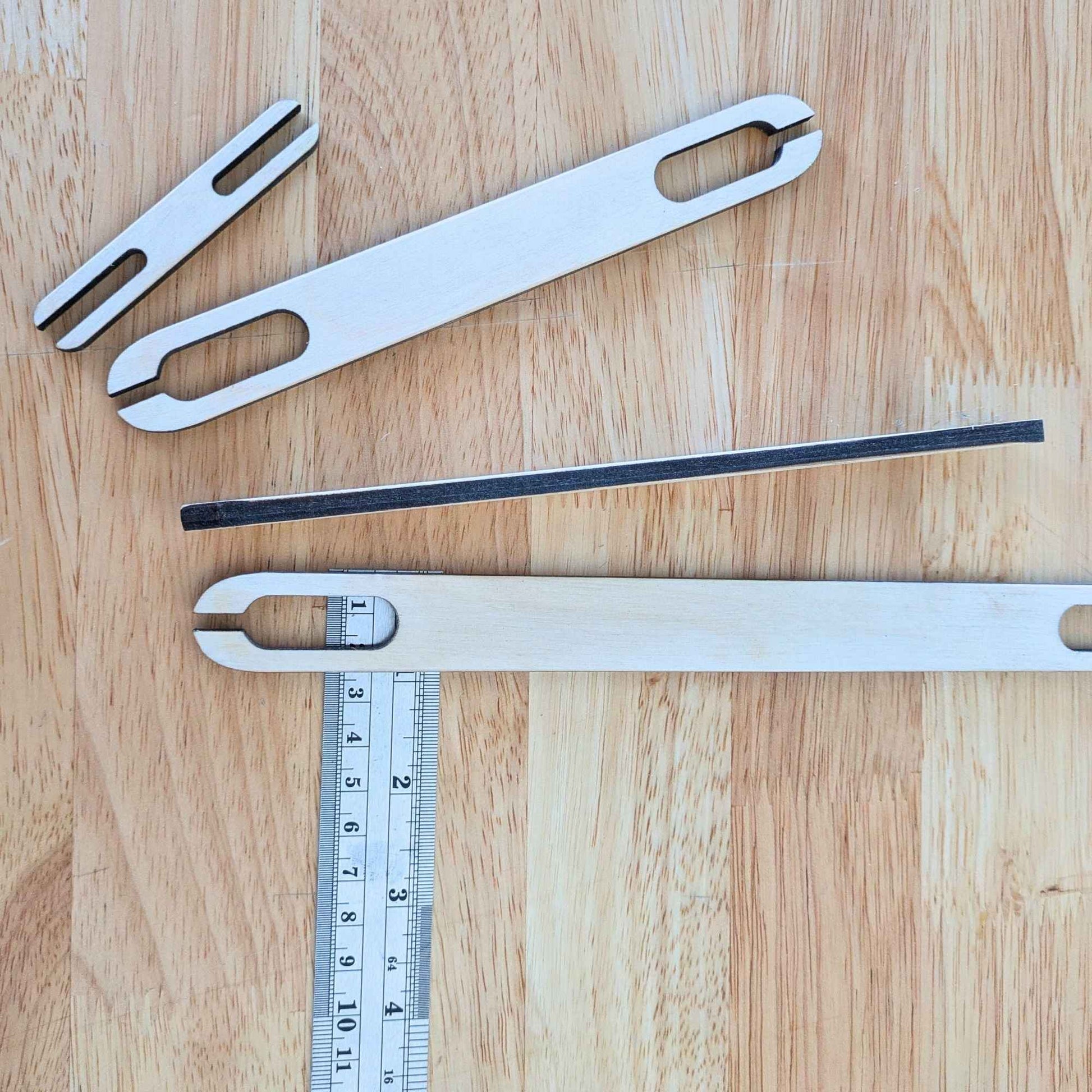 Deep Mouthed Wooden Shuttle Stick Set - 4 Weaving Shuttles